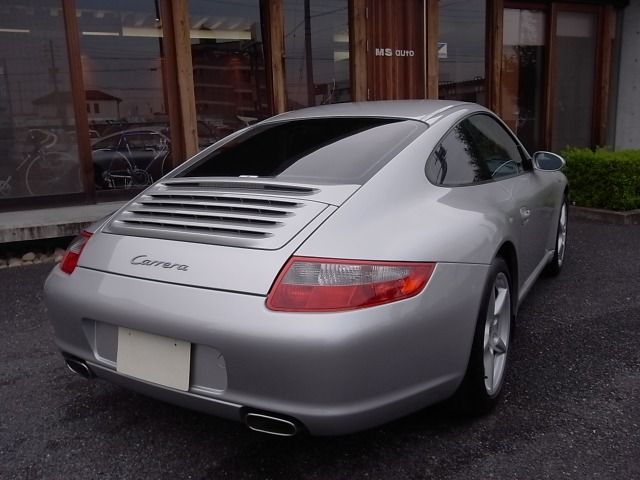 Porsche 911 2005-04 28527-1