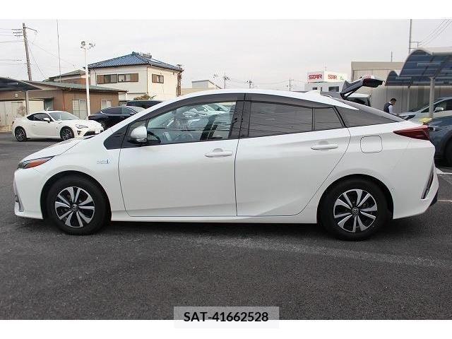 Toyota PRIUS PHV 2017-11 322586-8