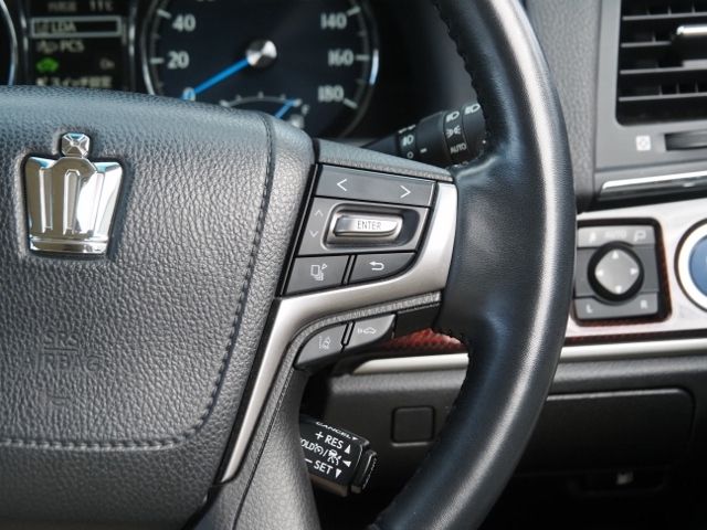 Toyota CROWN SEDAN 2017-11 194273-17