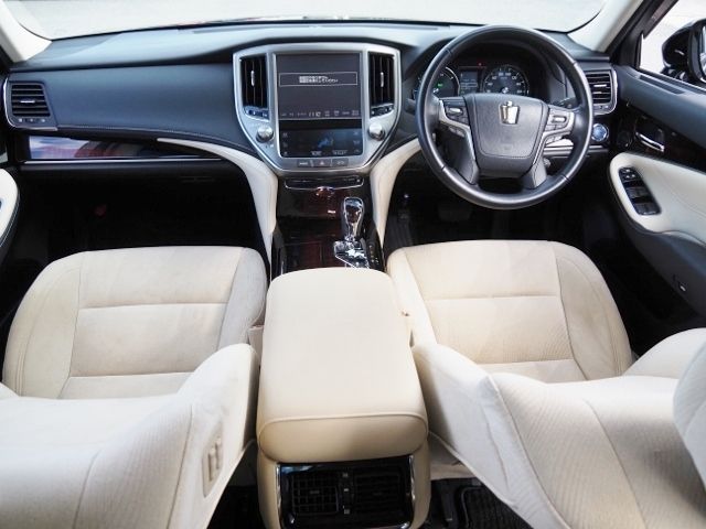 Toyota CROWN SEDAN 2017-11 194273-9