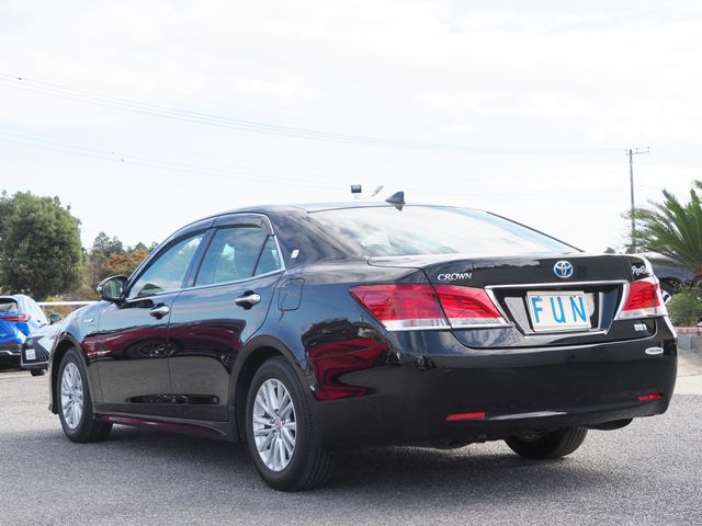 Toyota CROWN SEDAN 2017-11 194273-5