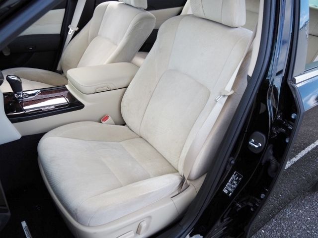 Toyota CROWN SEDAN 2017-11 194273-11