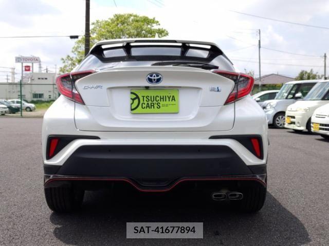 Toyota C-HR 2017-06 295034-9