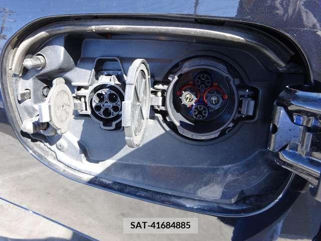 Mitsubishi OUTLANDER PHEV 2015-11 216245-11