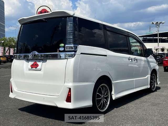 Toyota VOXY 2019-08 370286-2