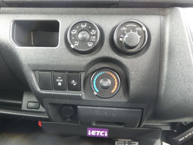 Toyota HIACE VAN 2019-03 7821-22