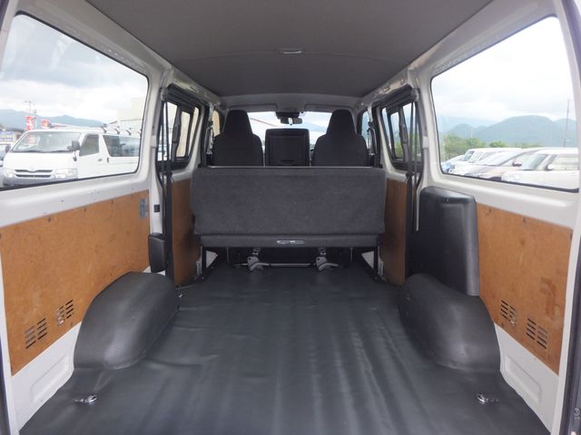 Toyota HIACE VAN 2019-03 7821-8