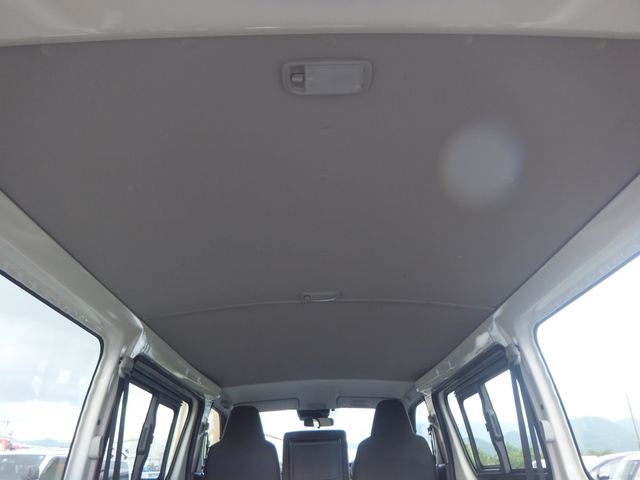 Toyota HIACE VAN 2019-03 7821-11