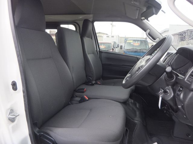 Toyota HIACE VAN 2019-03 7821-13