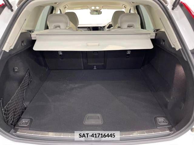 Volvo XC60 2022-06 370271-13