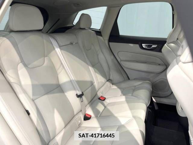 Volvo XC60 2022-06 370271-12