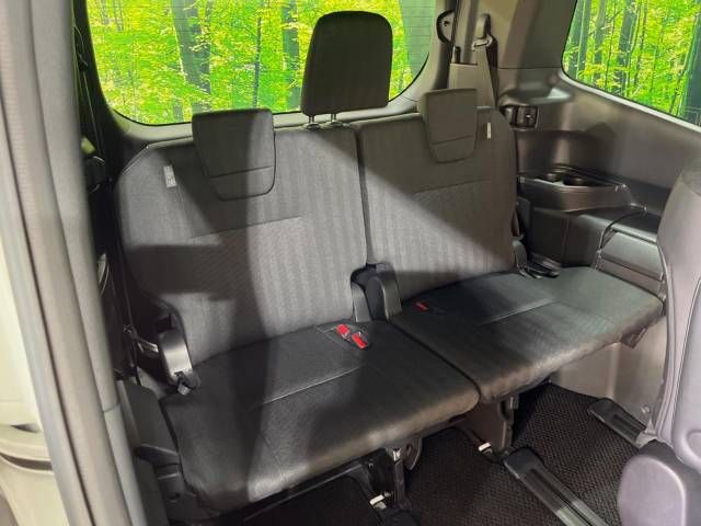 Toyota VOXY 2023-04 191949-10