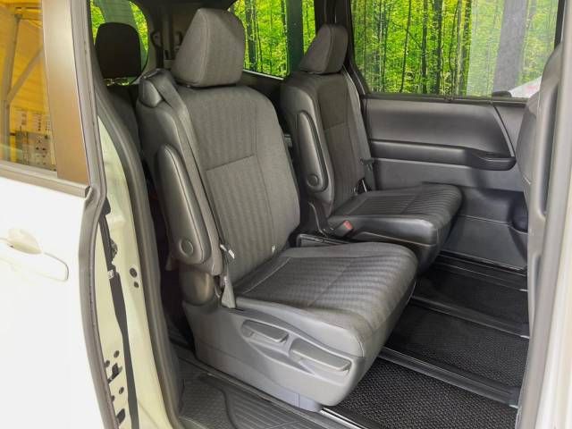 Toyota VOXY 2023-04 191949-9