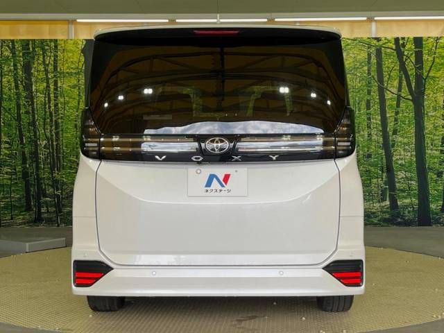 Toyota VOXY 2023-04 191949-16