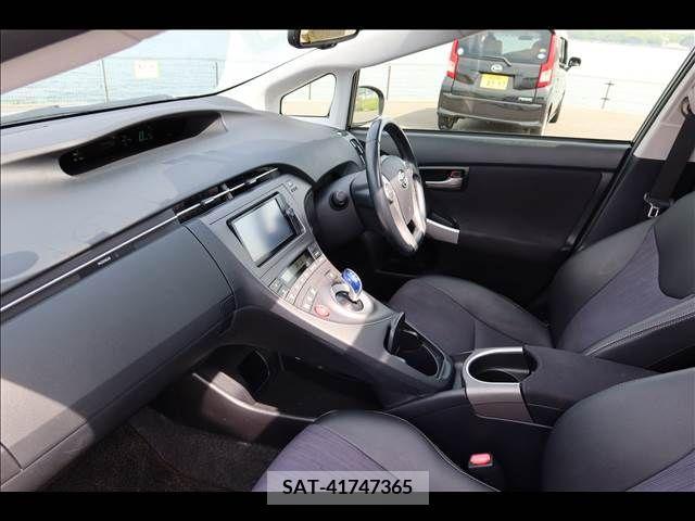 Toyota PRIUS 2013-10 250538-16