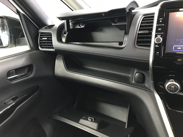 Nissan SERENA 2018-09 23699-23