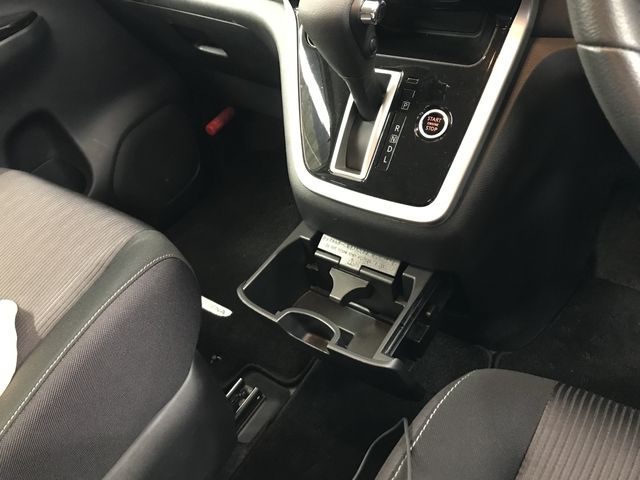 Nissan SERENA 2018-09 23699-24