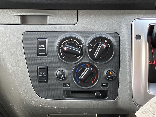Nissan NV350 Caravan 2019-01 8382-26