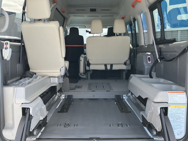 Nissan NV350 Caravan 2019-01 8382-10