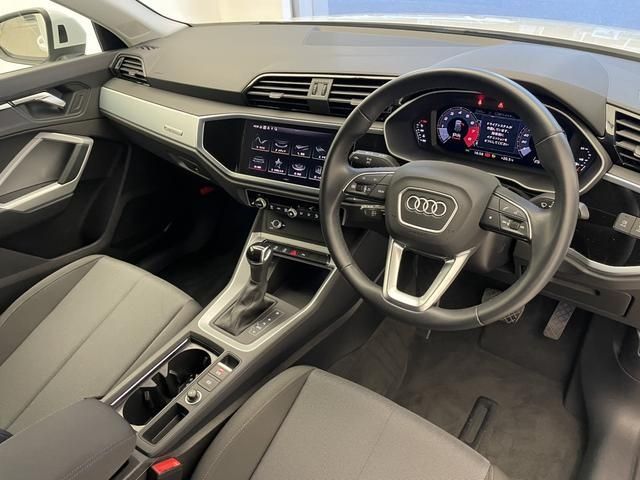 Audi Q3 2021-06 18644-7