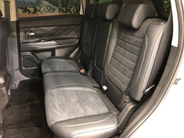 Mitsubishi OUTLANDER PHEV 2016-10 184993-9