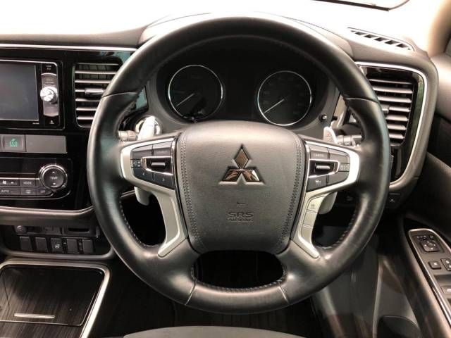 Mitsubishi OUTLANDER PHEV 2016-10 184993-11