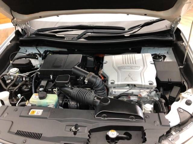 Mitsubishi OUTLANDER PHEV 2016-10 184993-18