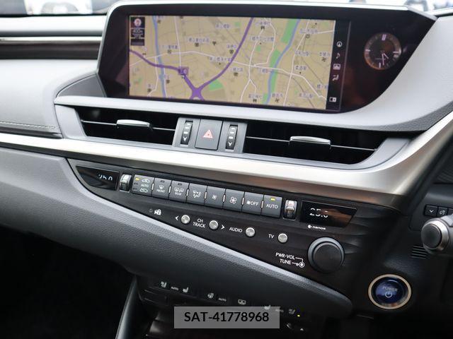 Lexus ES 2019-06 300393-13