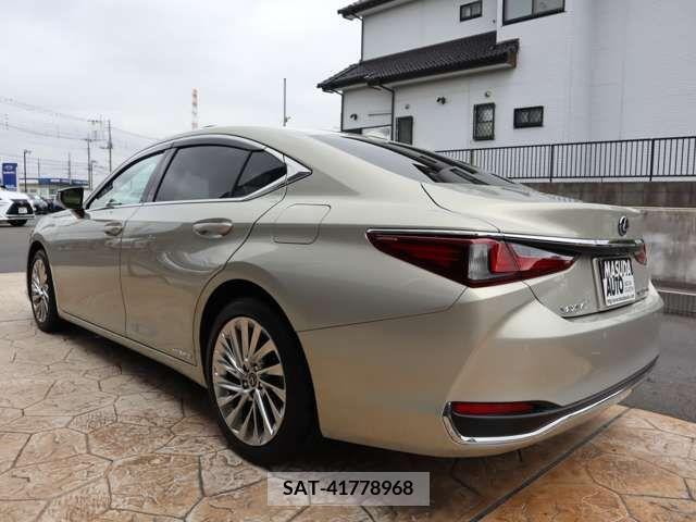 Lexus ES 2019-06 300393-4