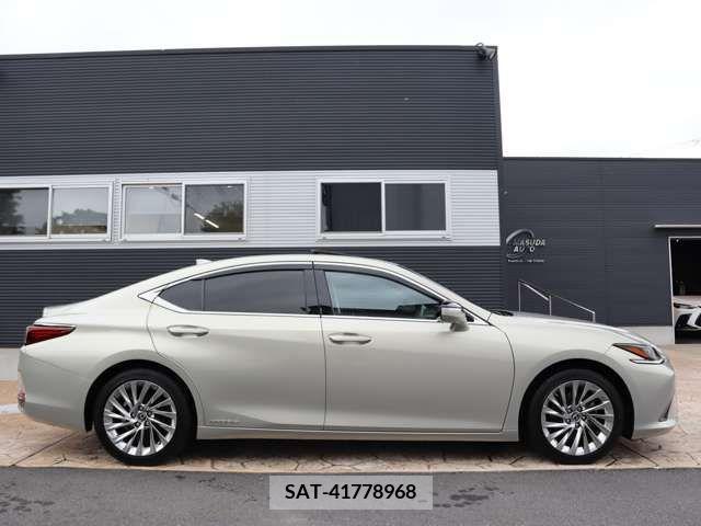 Lexus ES 2019-06 300393-3