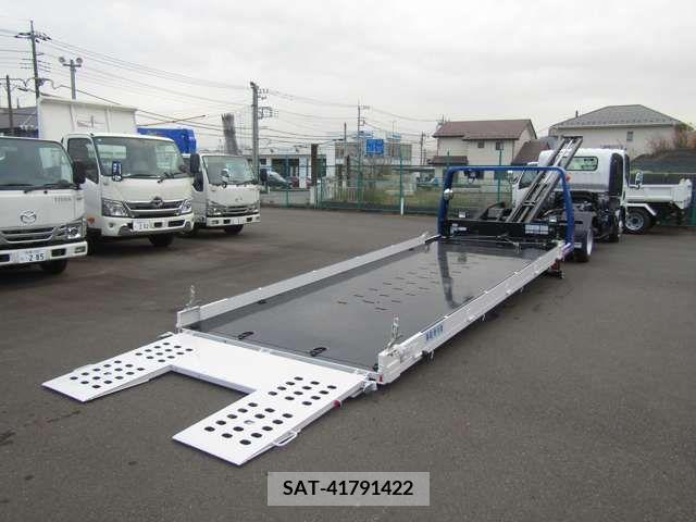 Mazda TITAN 2024-06 379818-9