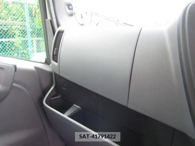Mazda TITAN 2024-06 379818-25