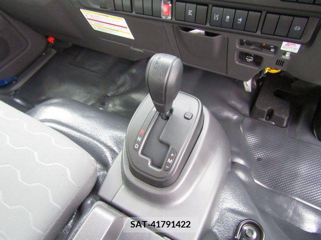 Mazda TITAN 2024-06 379818-22