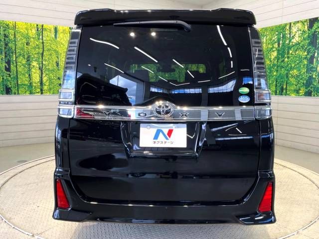 Toyota VOXY 2017-12 13812-16