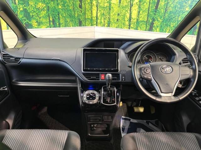 Toyota VOXY 2017-12 13812-1