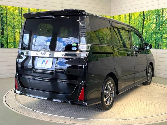 Toyota VOXY 2017-12 13812-18