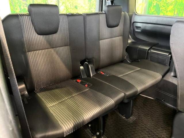 Toyota VOXY 2017-12 13812-10