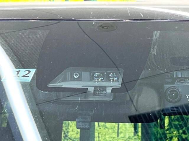 Toyota VOXY 2017-12 13812-5