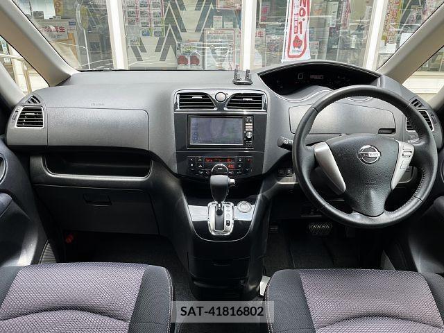 Nissan SERENA 2012-02 328299-1