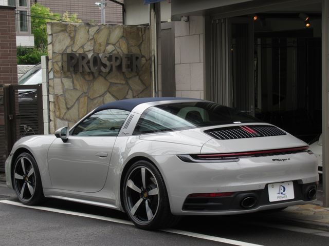 Porsche 911 2021-07 15141-11