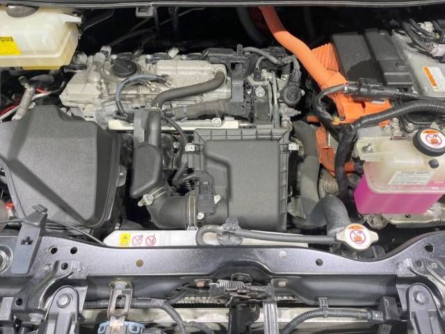Toyota NOAH HYBRID 2017-07 28475-19