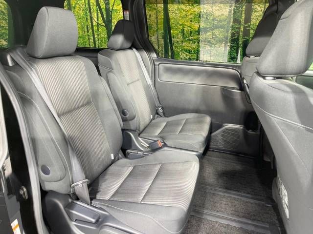 Toyota NOAH HYBRID 2017-07 28475-9