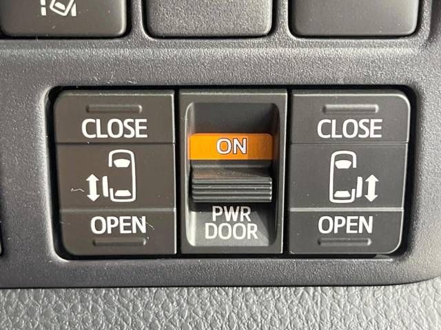 Toyota NOAH HYBRID 2017-07 28475-5