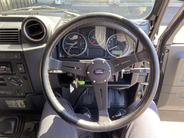 ROVER DEFENDER 2016-04 9792-12