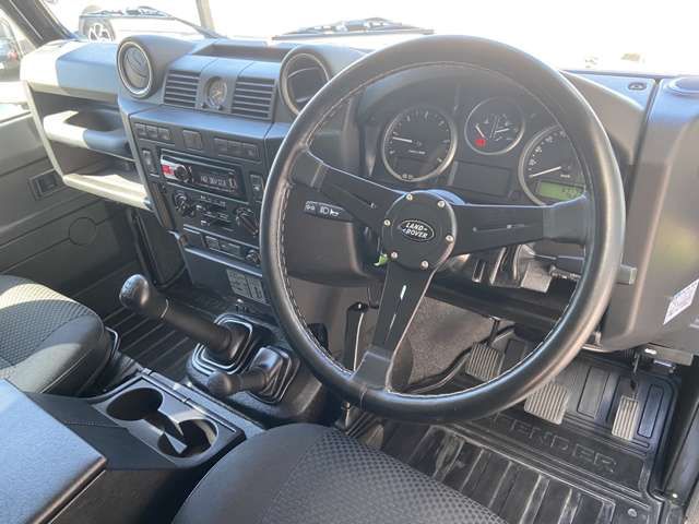 ROVER DEFENDER 2016-04 9792-1