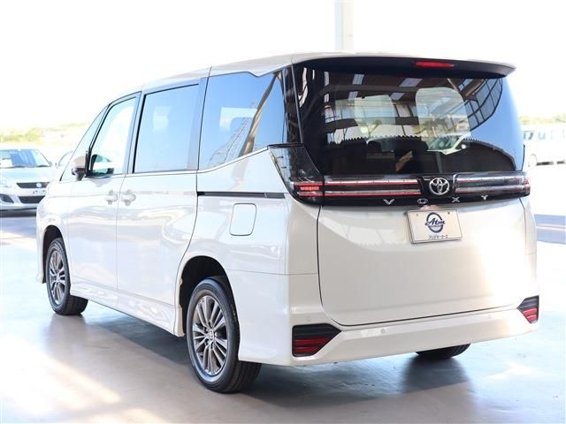 Toyota VOXY 2023-01 14701-5