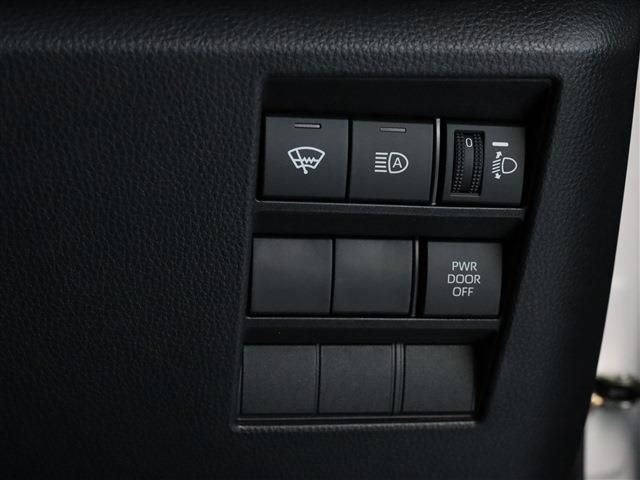 Toyota VOXY 2023-01 14701-18