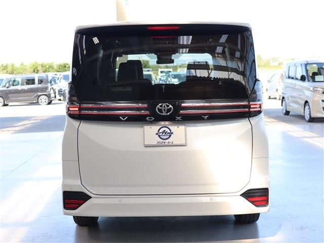 Toyota VOXY 2023-01 14701-4