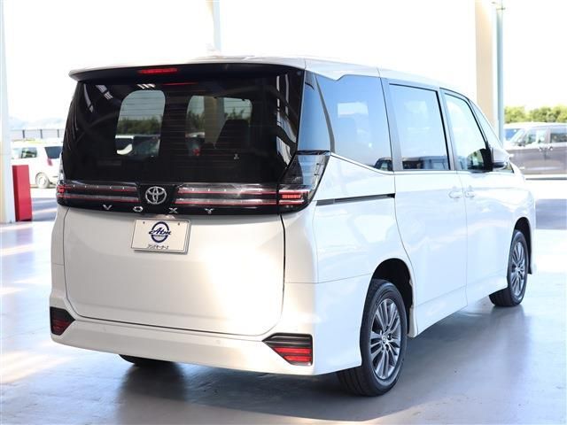 Toyota VOXY 2023-01 14701-3