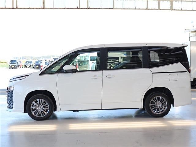 Toyota VOXY 2023-01 14701-6